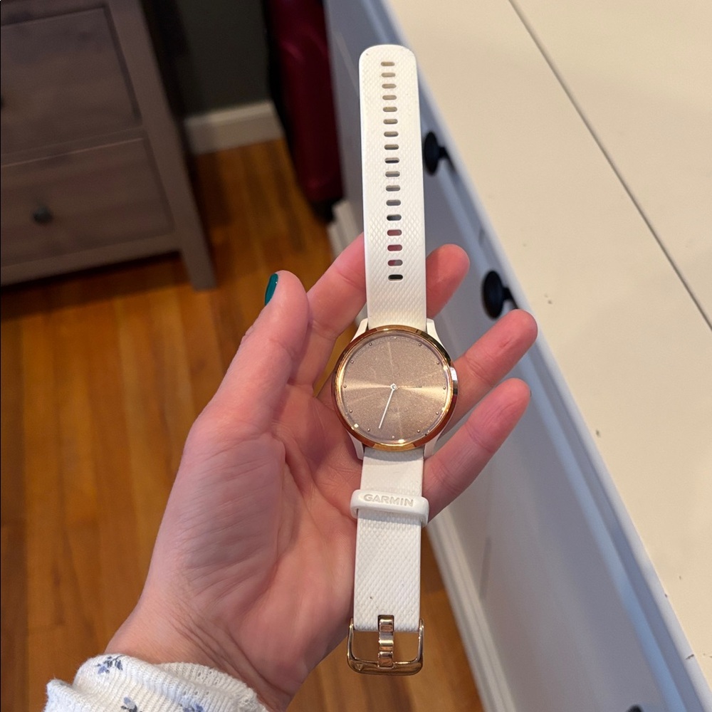 Garmin Gold and White Smartwatch. 2